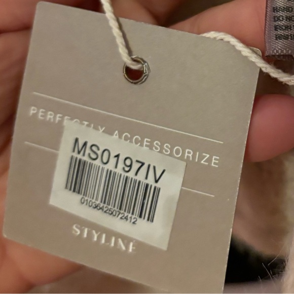 Beige Poncho Sweater One Size Fits All NWT - Picture 7 of 7